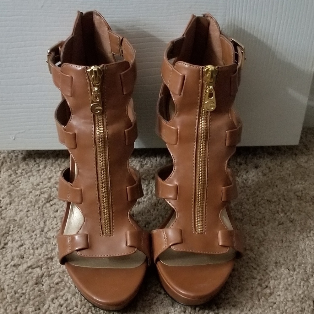 SOLD OUT!! Guess Heels